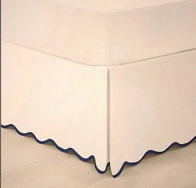 Queen Bedskirt Coastal Charm Scalloped 14.5" Drop White Navy Edge New 60x80
