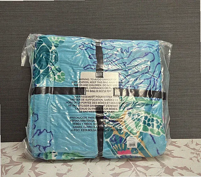 Vera Bradley Essential Throw Blanket - Sea Turtles & Coral
